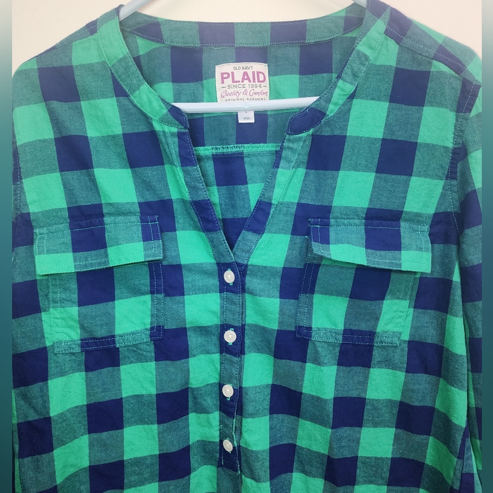 Old Navy Pullover V-Neck Partial Button-Up Plaid … - image 2